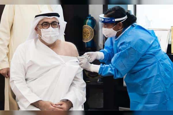 الإمارات تسجل 1092 إصابة جديدة بـ كورونا وانطلاق حملة التطعيم