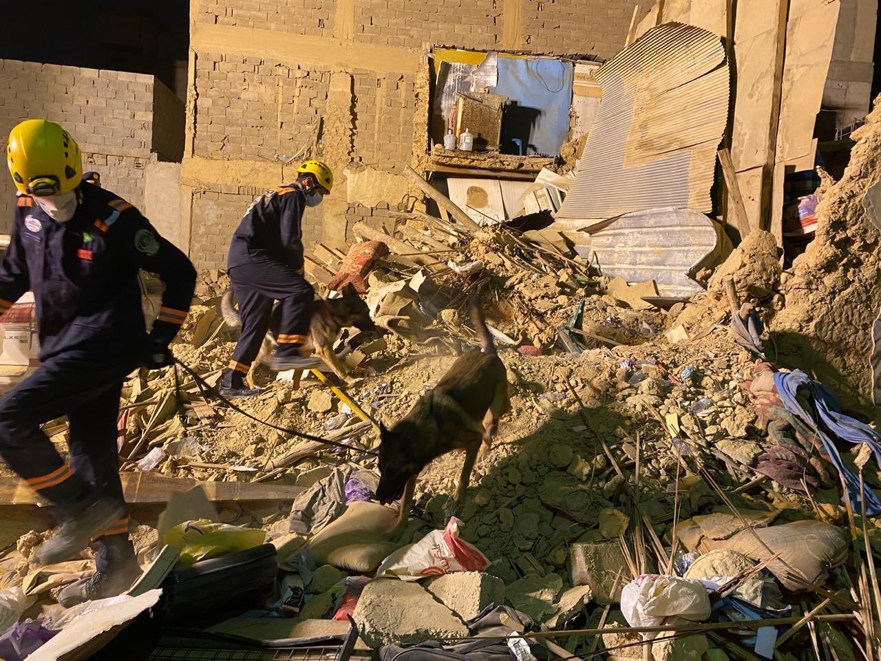 وفاتان و5 إصابات إثر انهيار منزل شعبي بحي عتيقة في الرياض