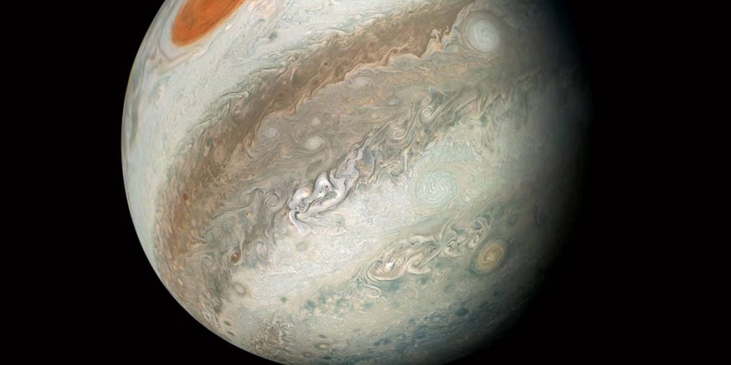 كم عدد أقمار كوكب المشتري؟