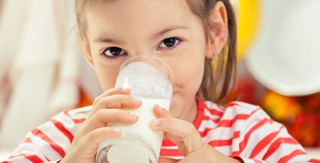 اكتشف متى يشرب الطفل حليب نيدو