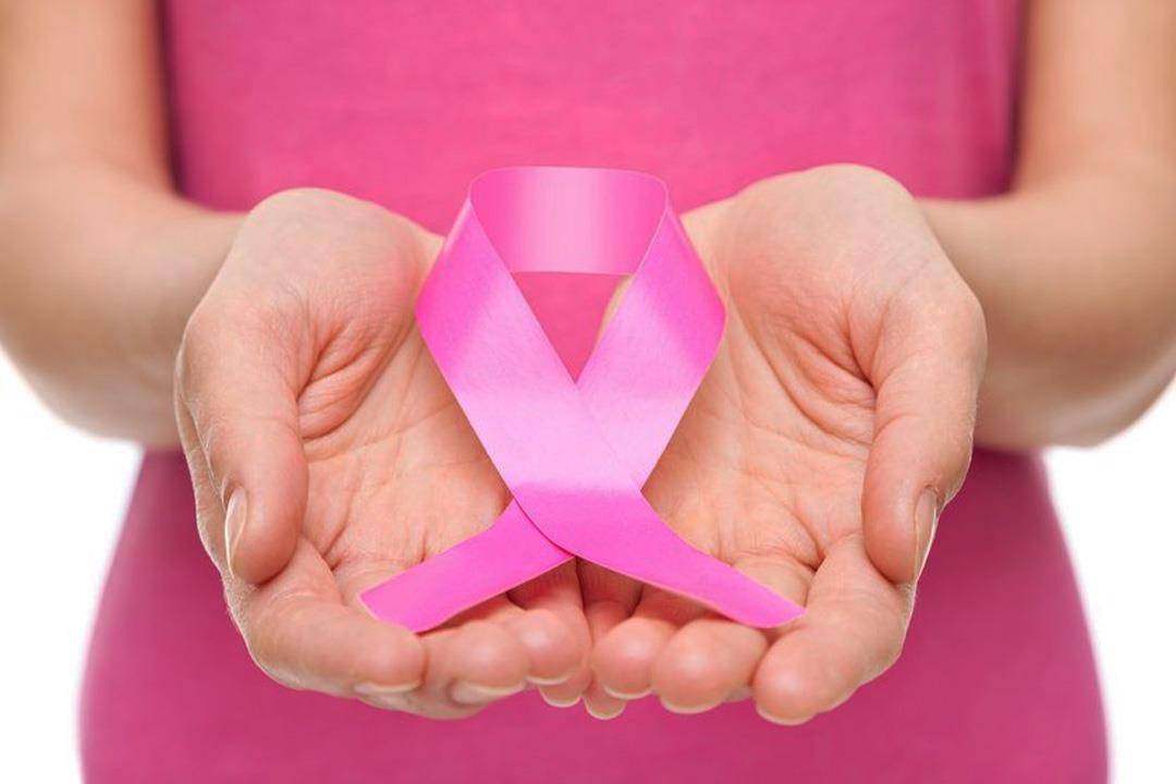 العالم يودع شهر التوعية بسرطان الثدي .. سر اللون الوردي