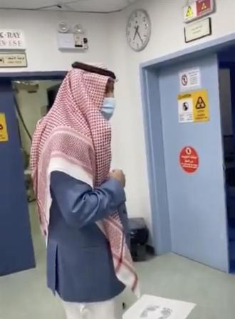فيديو.. رد فعل أمير الباحة تجاه مراجع أثنى عليه