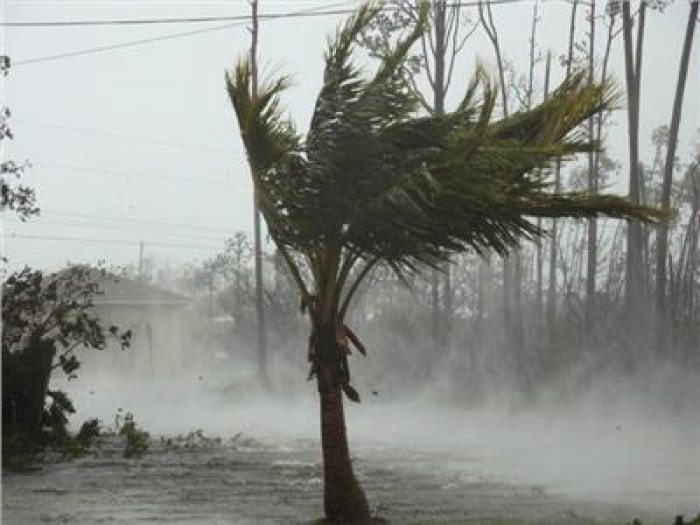 قتلى نتيجة إعصار دلتا وعشرات الآلاف بلا كهرباء في أمريكا
