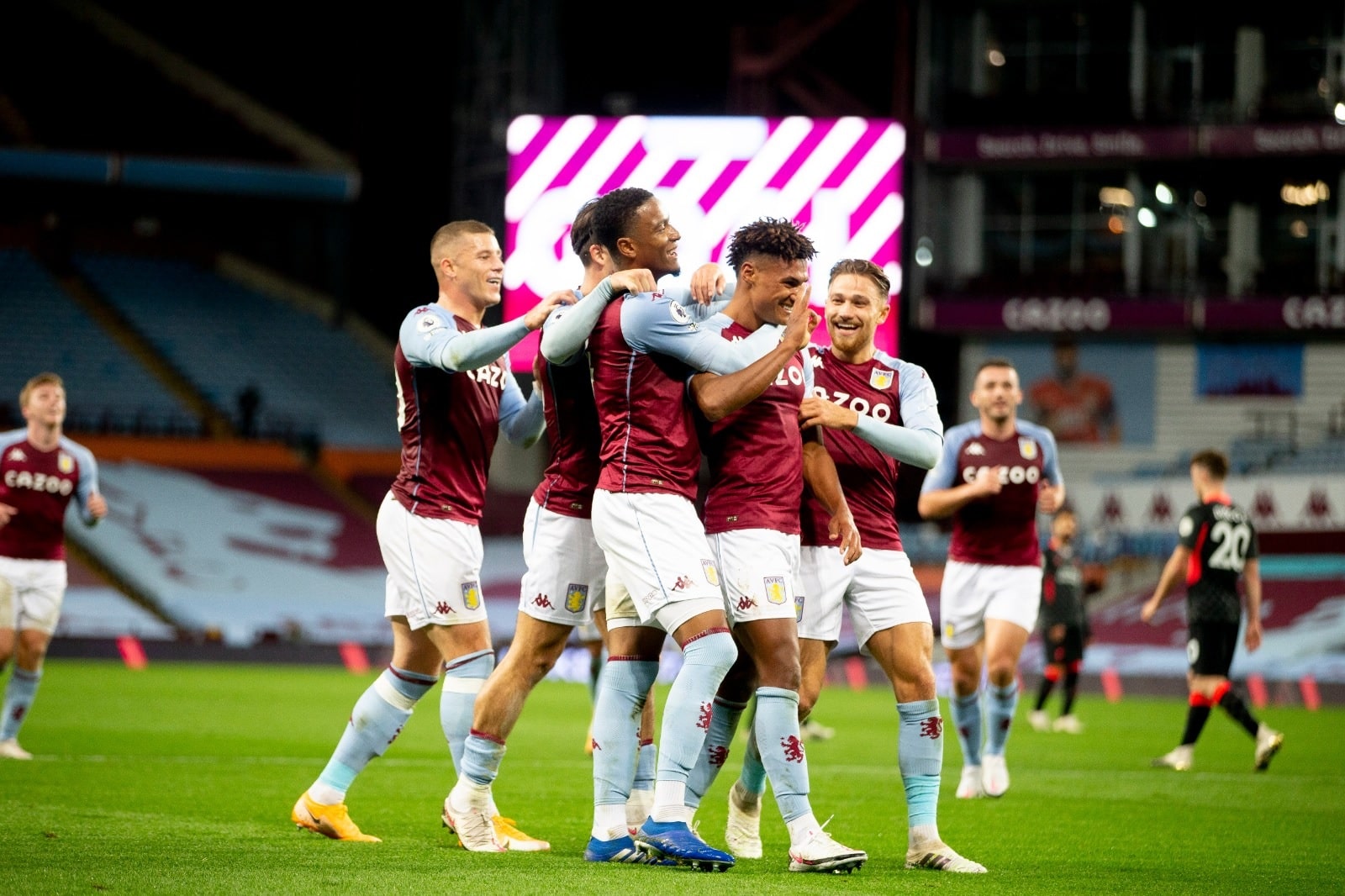 Aston villa vs liverpool .. الريدز يسقط بسباعية تاريخية