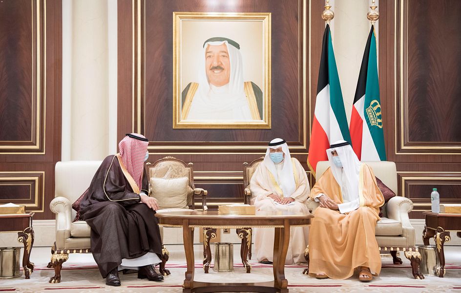 أمير الكويت يستقبل الأمراء المعزين في وفاة الشيخ صباح الأحمد
