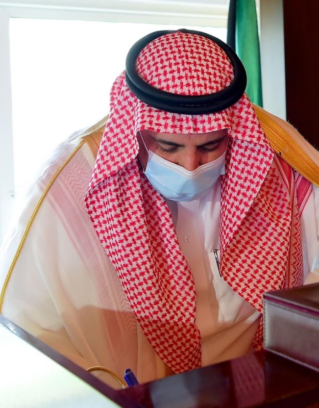 نيابة عن أمير الرياض.. السديري يزور السفارة الكويتية للتعزية في الشيخ الصباح