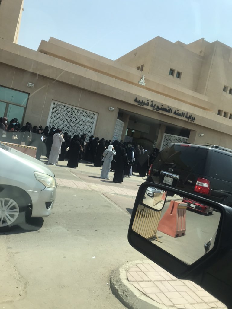 فيديو.. مسؤول بجامعة الملك عبدالعزيز : طالبات غير مجدولات سببن التكدس