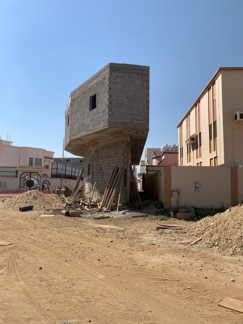 بلدية أبو عريش توقف العمل في مبنى البر الخيرية ورئيس الجمعية يعلق