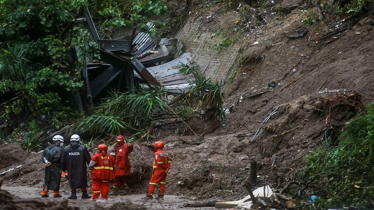 انهيارات طينية في السلفادور تخلف عشرات القتلى والمفقودين