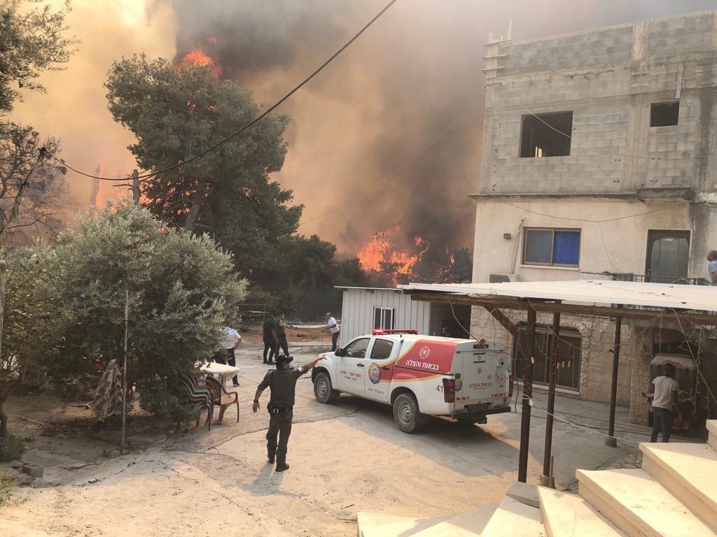 فيديو.. حرائق ضخمة في إسرائيل وإجلاء الآلاف