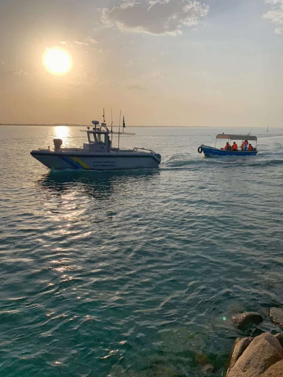 إنقاذ 6 مواطنين تعطل قاربهم في المدينة المنورة