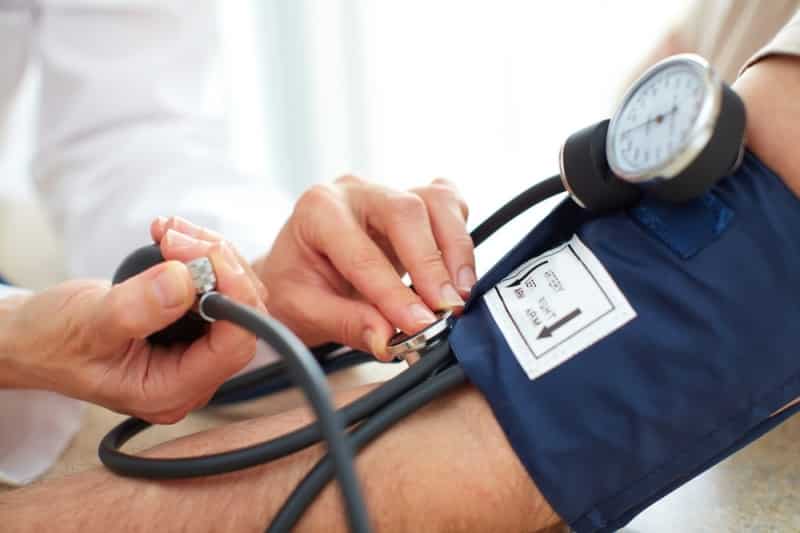 احمِ  نفسك من الإصابة بارتفاع ضغط الدم في 5 خطوات