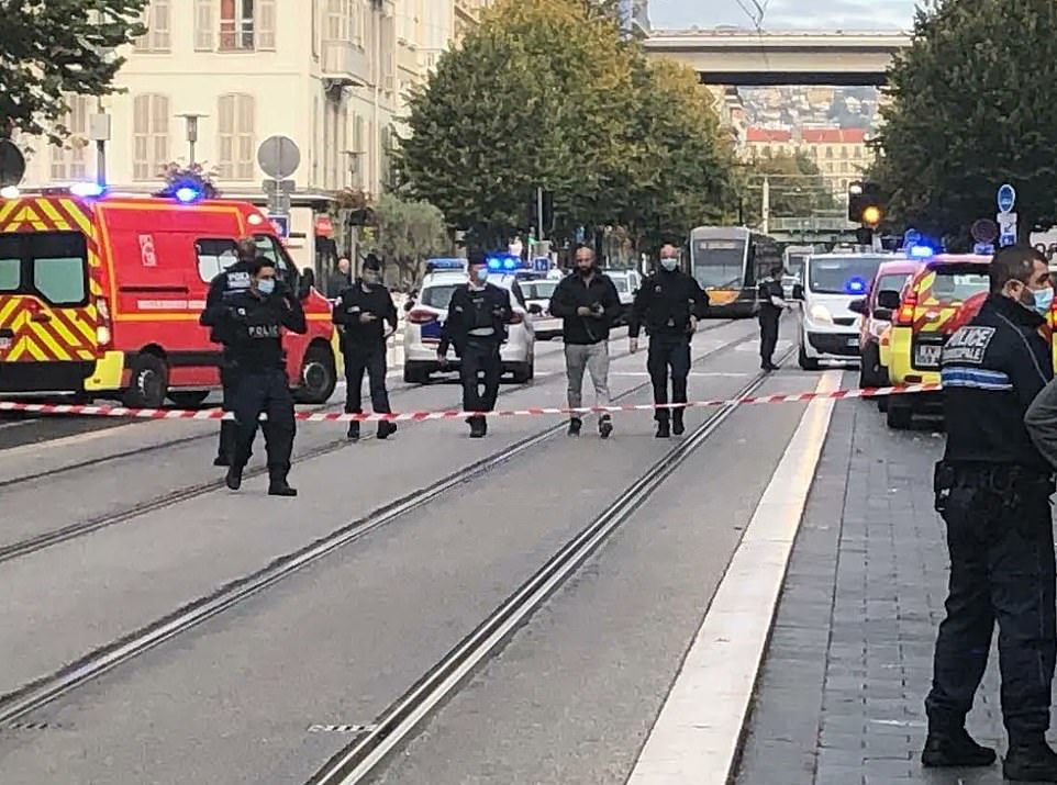 توقيف شخص في مدينة ليون الفرنسية بعد التهديد بعمل إرهابي
