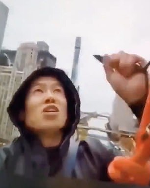 فيديو.. محاولة انتحار من فوق برج ترامب 