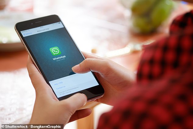 فيسبوك يبدأ فرض رسوم على التجار عند استخدام WhatsApp 