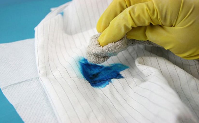 كيفية تنظيف بقع الحبر من الملابس