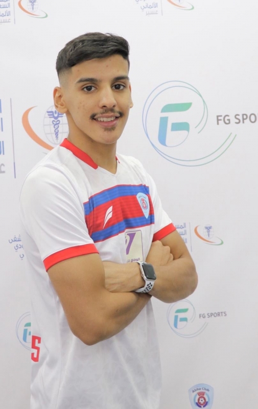 لاعب أبها الجديد ذعار العتيبي