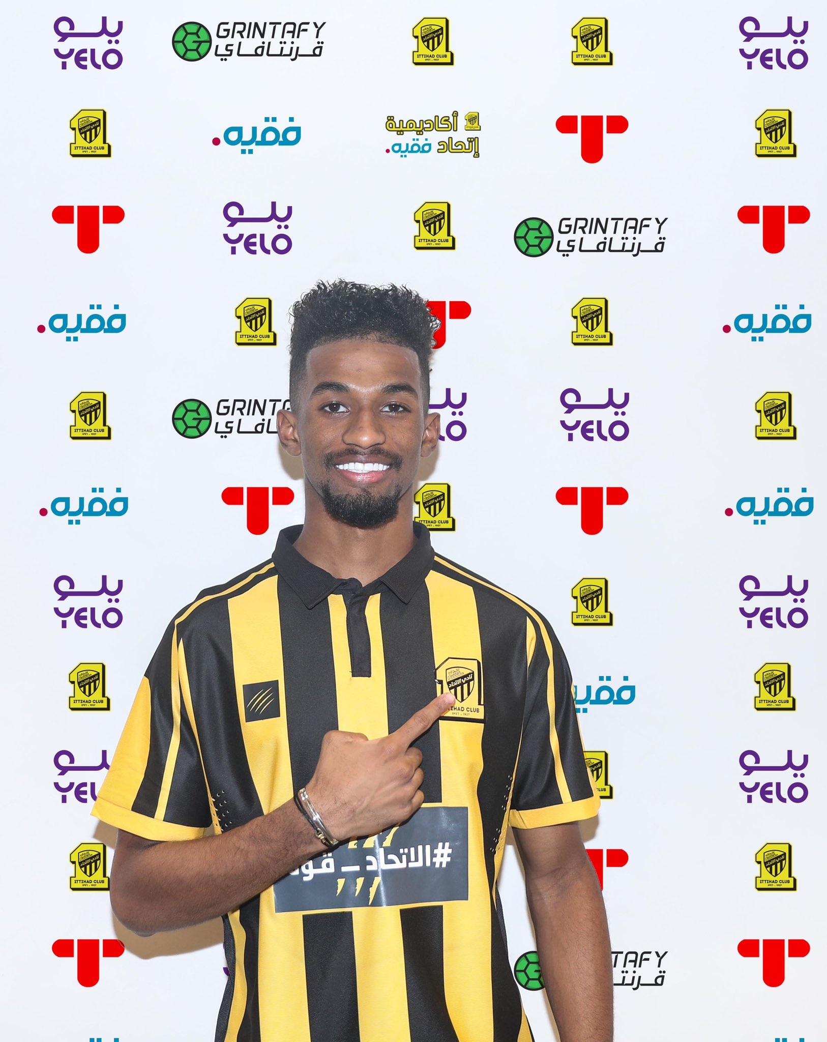 الاتحاد يوقع عقدًا احترافيًّا مع الناشري لـ4 سنوات