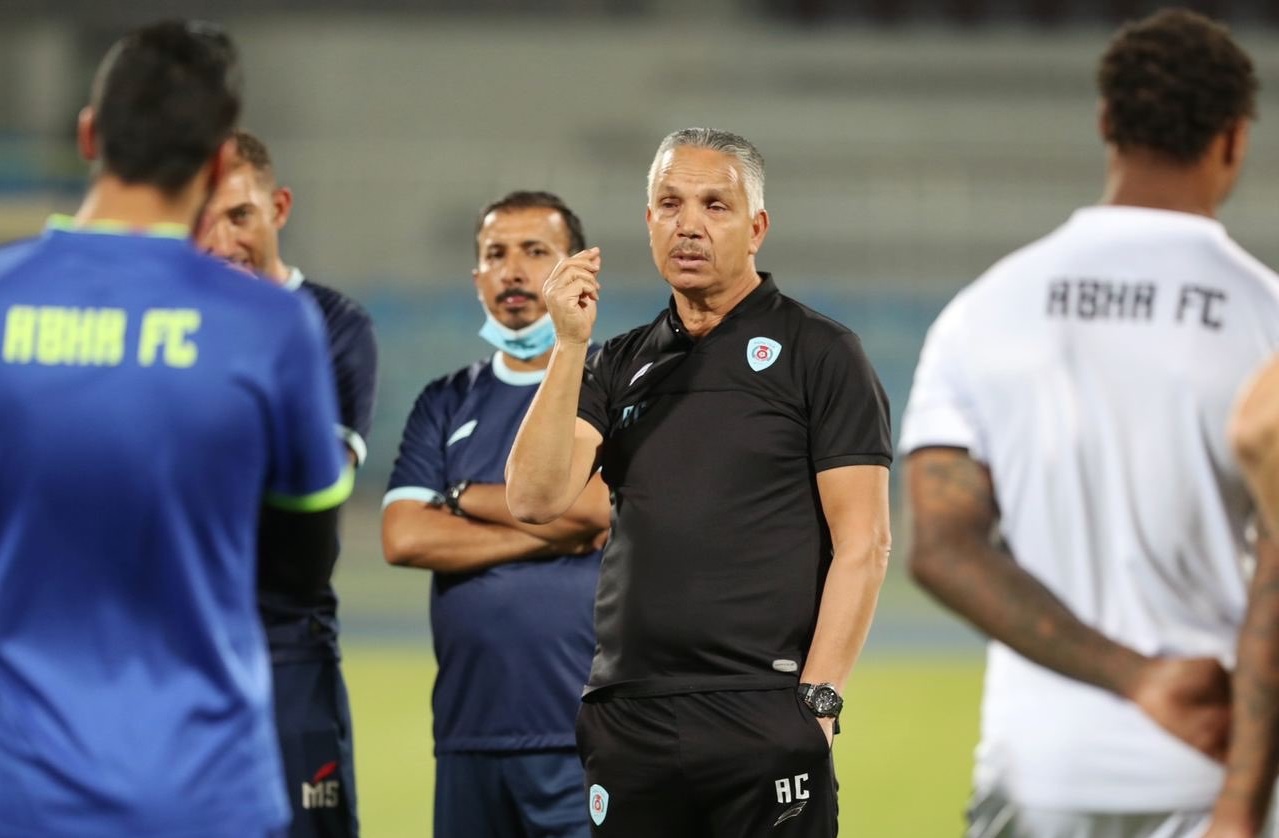 الشابي: نعتذر لجماهير أبها والهلال استحق الفوز