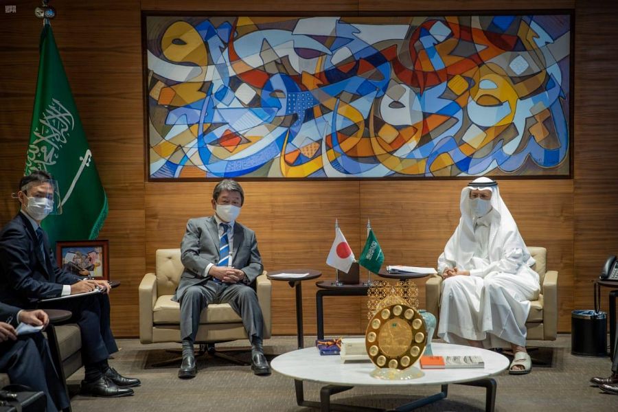 عبدالعزيز بن سلمان يبحث التعاون في الطاقة والتقنية مع وزير خارجية اليابان