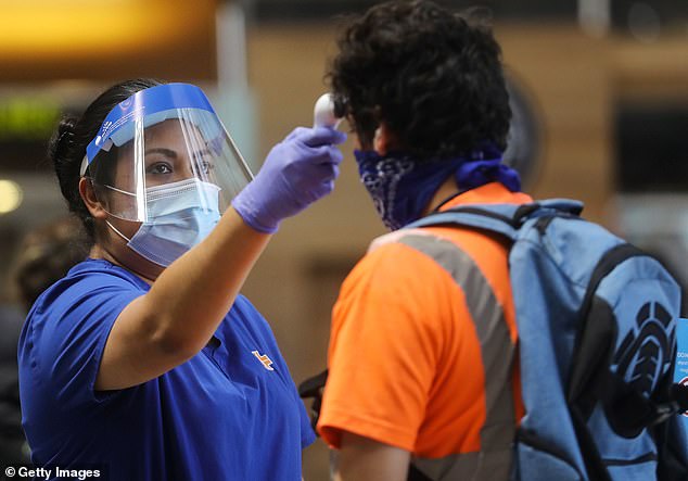 فشل فحوصات فيروس كورونا بالمطارات الأمريكية في الكشف عن المرضى