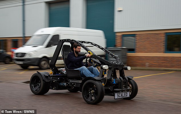 مهندسون بريطانيون يطورون سيارة كهربائية من مواد معاد تدويرها