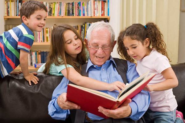 6 فوائد علمية لـ تربية الأطفال مع أجدادهم