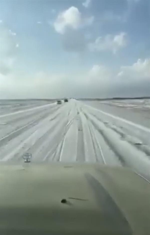 فيديو.. طريق النمرية ـ سميراء يكتسي بالبياض جراء تساقط البرد