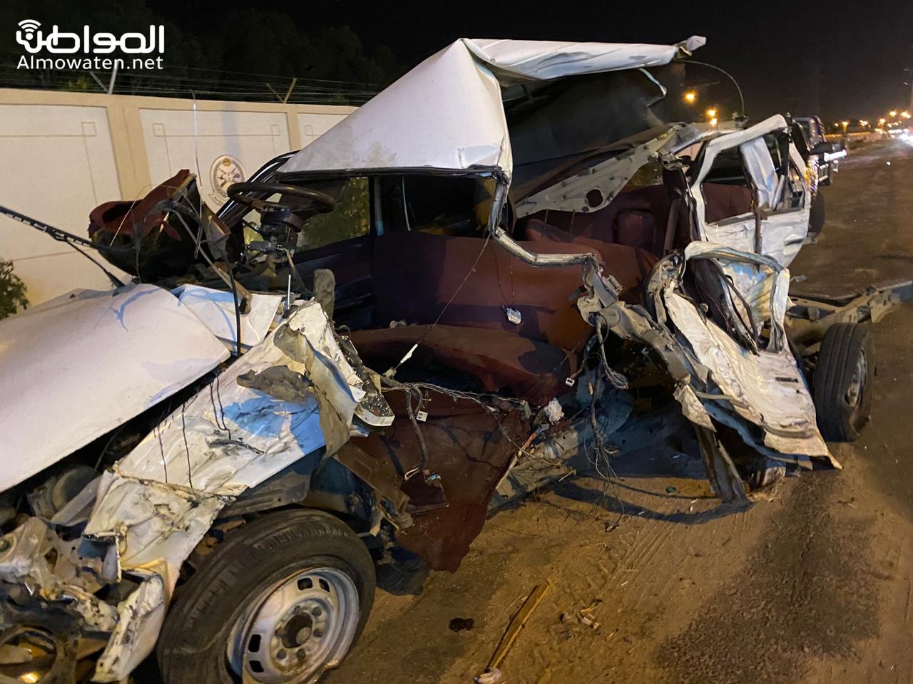 7 إصابات في حادث مروع بين مركبتين على طريق الملك خالد في خميس مشيط