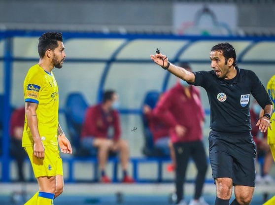 شكري الحنفوش يتصدر تويتر بعد أحداث مباراة الشباب والنصر