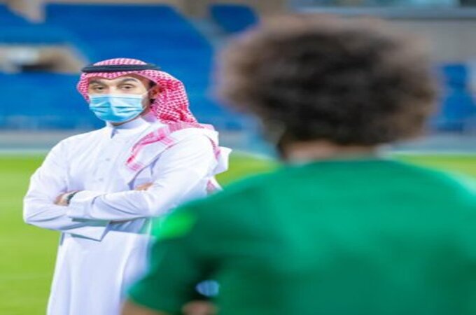 زيارة وزير الرياضة لمعسكر المنتخب السعودي