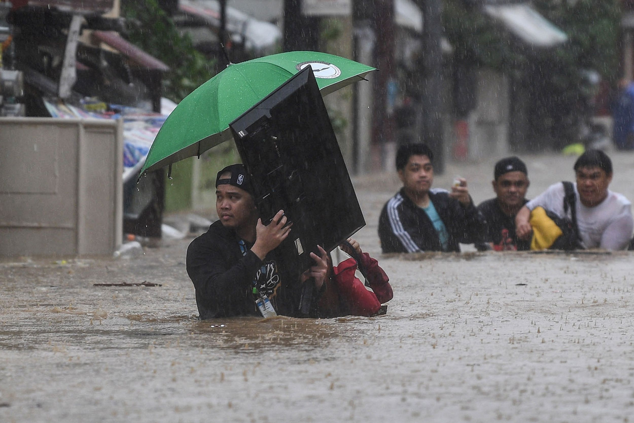 شاهد.. إعصار فامكو يضرب الفلبين ومقتل 53 وفقدان 22 آخرين
