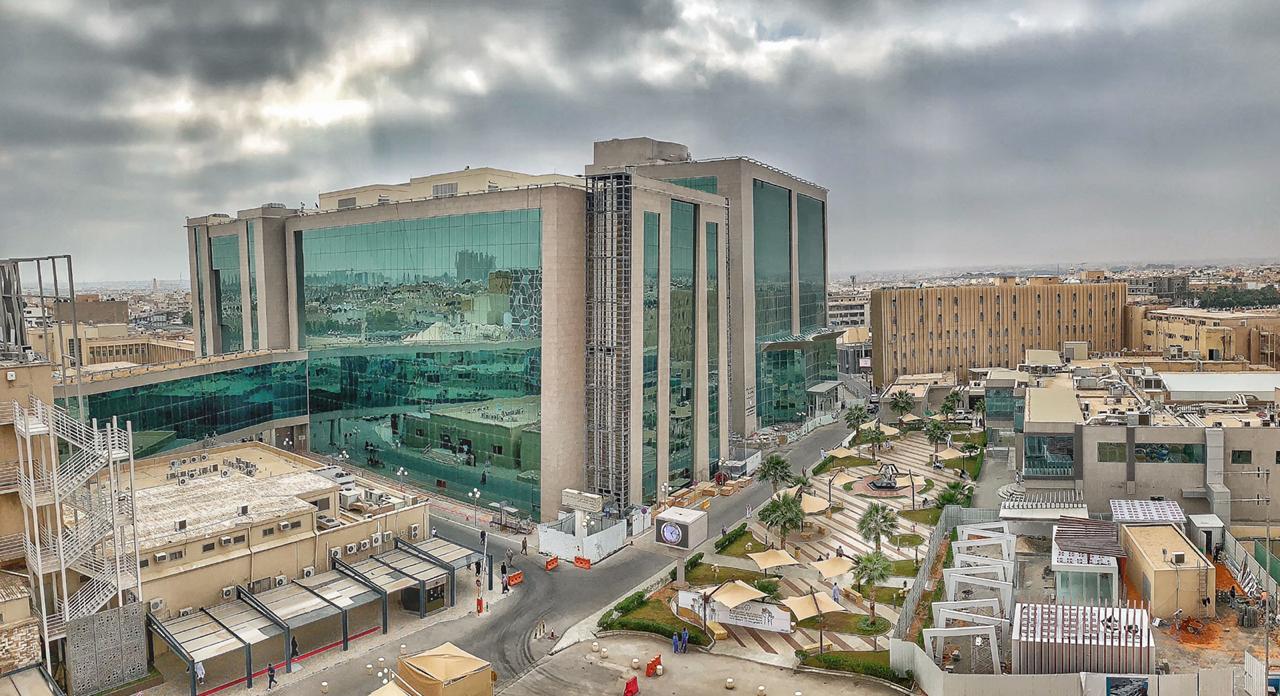 سعود الطبية تنقذ مريضًا من نزيف حاد لدوالي المريء