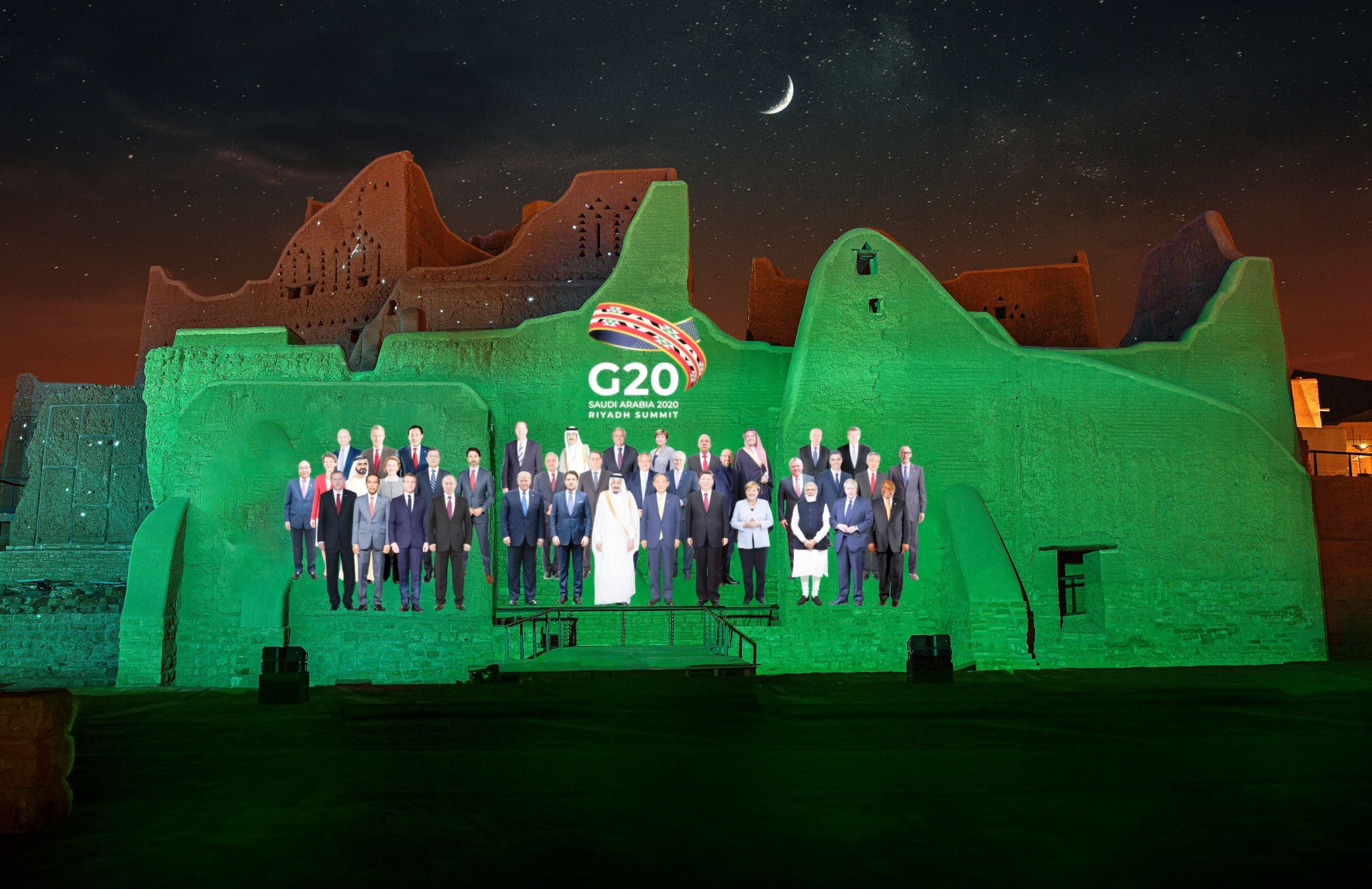 صورة جماعية افتراضية لقادة مجموعة العشرين على جدران حي الطريف