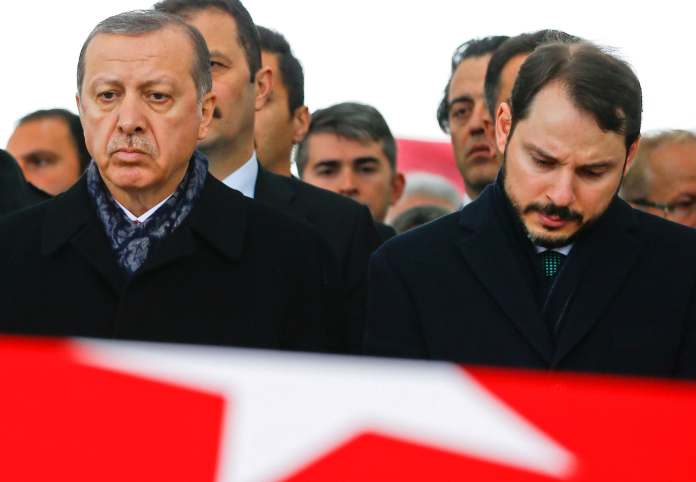 تميم يفتح خزائن الشعب القطري أمام صهر أردوغان براتب شهري 200 ألف دولار