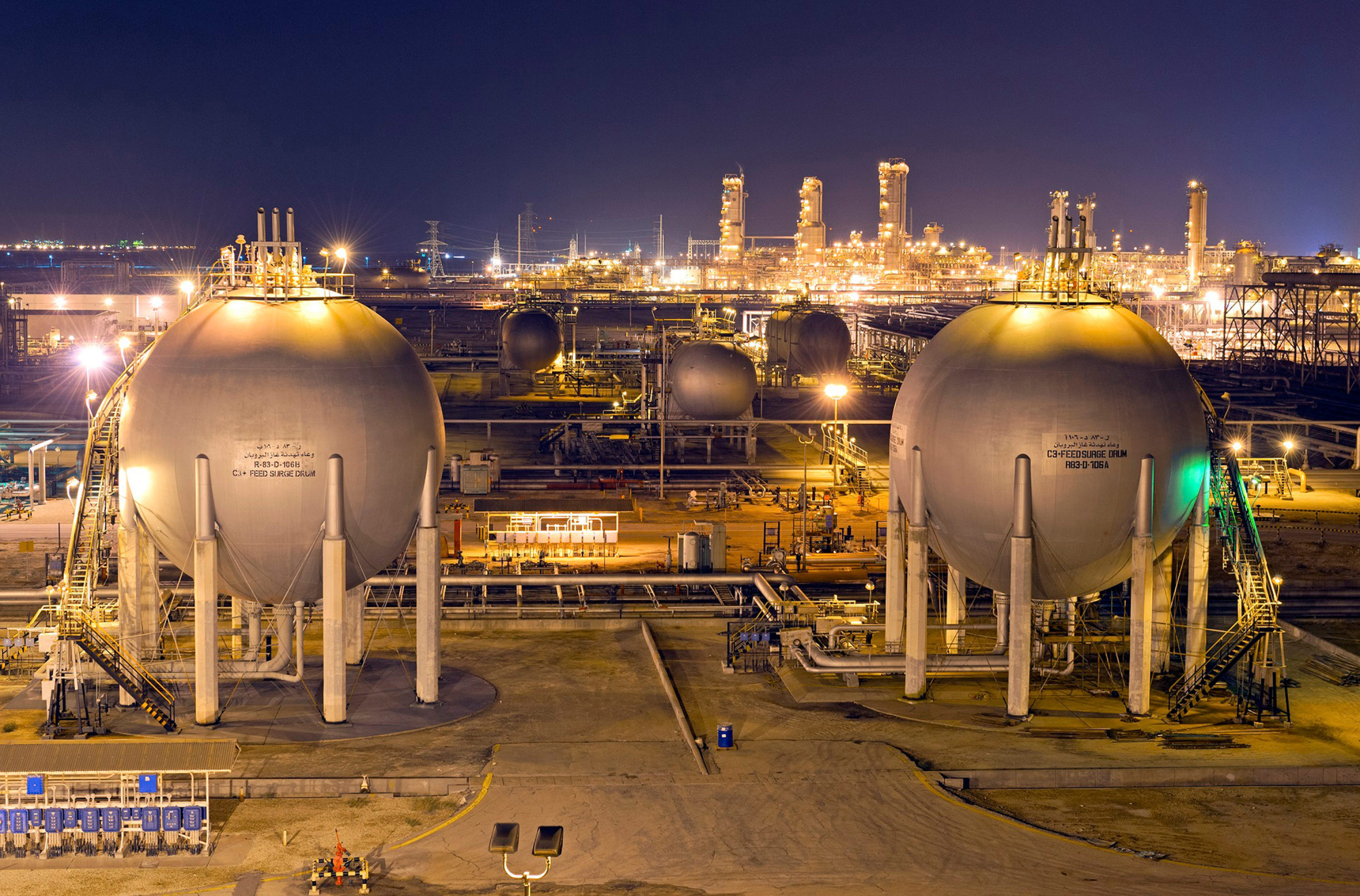 أرامكو تبرم عقودًا بقيمة 3.3 مليار دولار لإنشاء المزيد من حقول الغاز المسال