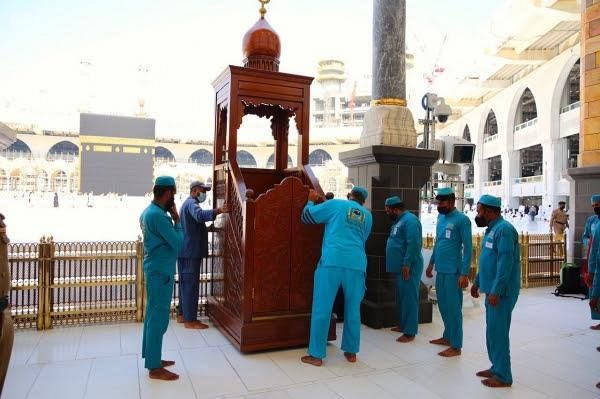 كيف يُجهز منبر خطبة الجمعة في المسجد الحرام وفق الإجراءات الاحترازية؟