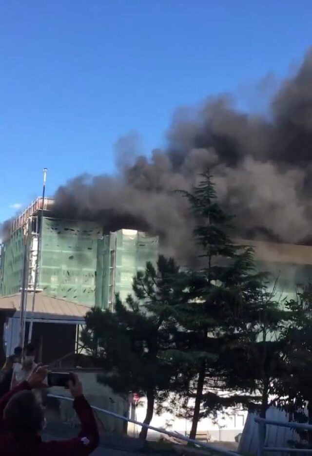 اندلاع حريق هائل في جامعة إسطنبول بتركيا