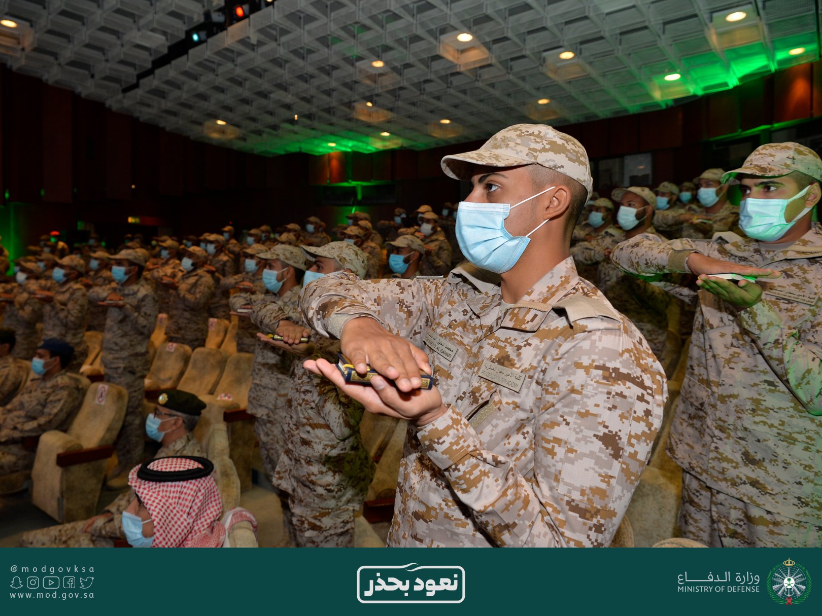 رئيس هيئة الأركان العامة يرعى حفل تخريج طلبة كلية الأمير سلطان العسكرية بالظهران.