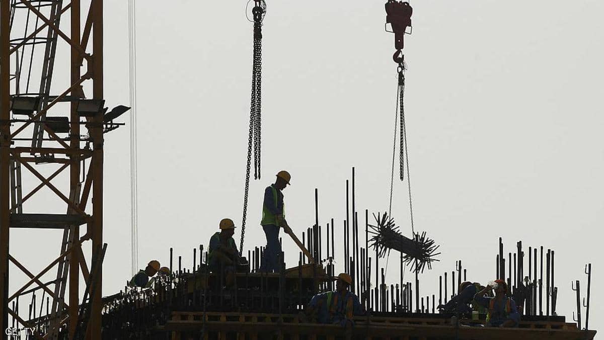 شركات قطر تسرق أجور العمال وتفصل الآلاف دون سابق إنذار !
