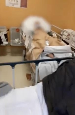 فيديو مفجع.. وفاة مريض كوفيد-19 في مرحاض مستشفى والطاقم يرفض لمسه 