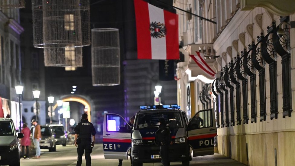 ارتفاع ضحايا الهجوم الإرهابي في فيينا إلى 4 قتلى و17 مصابًا