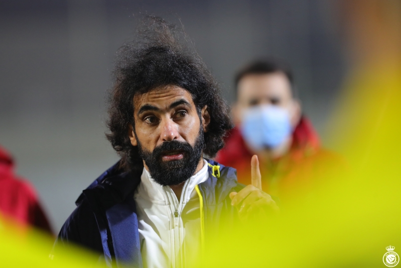 حسين عبدالغني يجتمع مع فيتوريا ولاعبي النصر 4 حسين عبدالغني