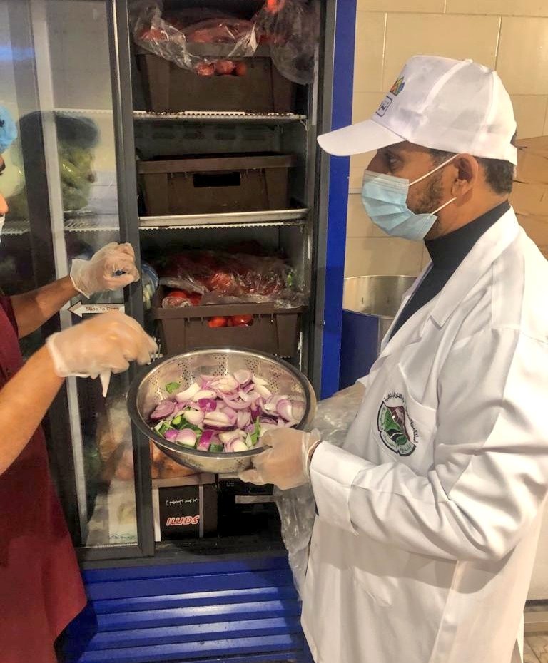 مصادرة 72 كجم مواد غذائية وإغلاق 4 مطاعم في أحد رفيدة