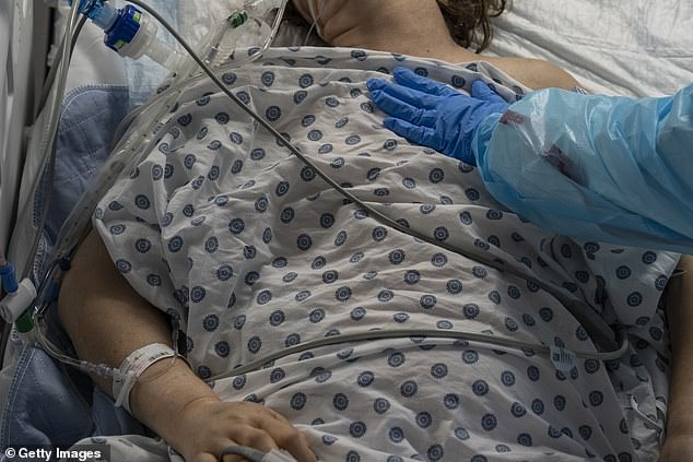 المستشفيات الأمريكية تقترب من الانهيار بسبب فيروس كورونا