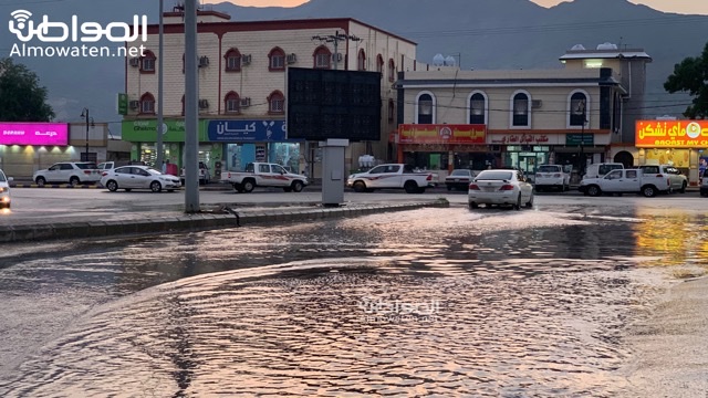 ارتفاع منسوب المياه في ترقش محايل يعطل المرور ومطالب بسرعة الحل