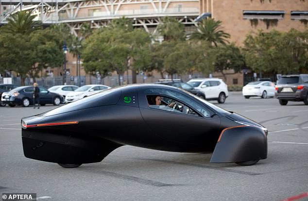 شركة أبتيرا تطلق سيارتها الكهربائية التي تعمل بالطاقة الشمسية
