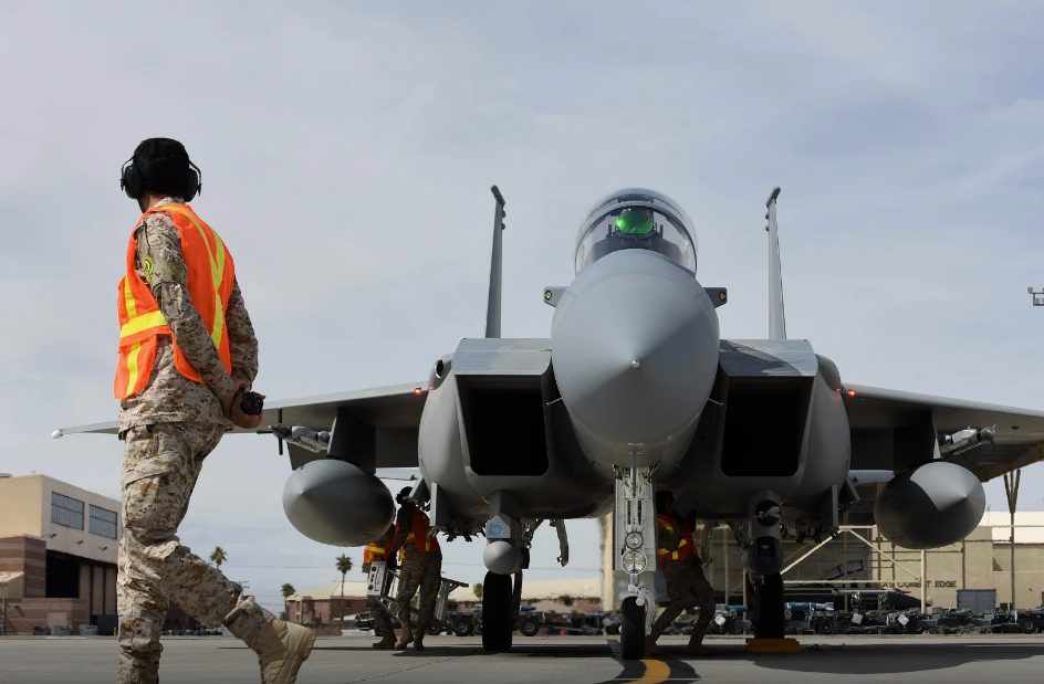 السعودية تتسلم مقاتلة من طراز F-15SA الأمريكية متعددة المزايا
