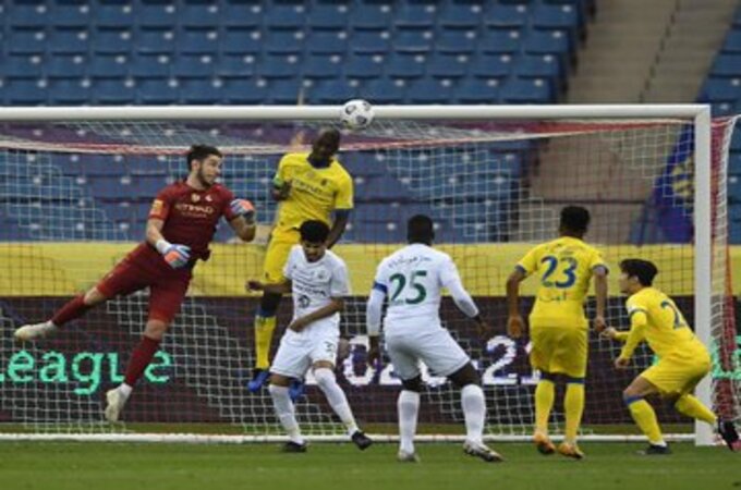 شوط أول مثير بين النصر والأهلي ينتهي بالتعادل الإيجابي