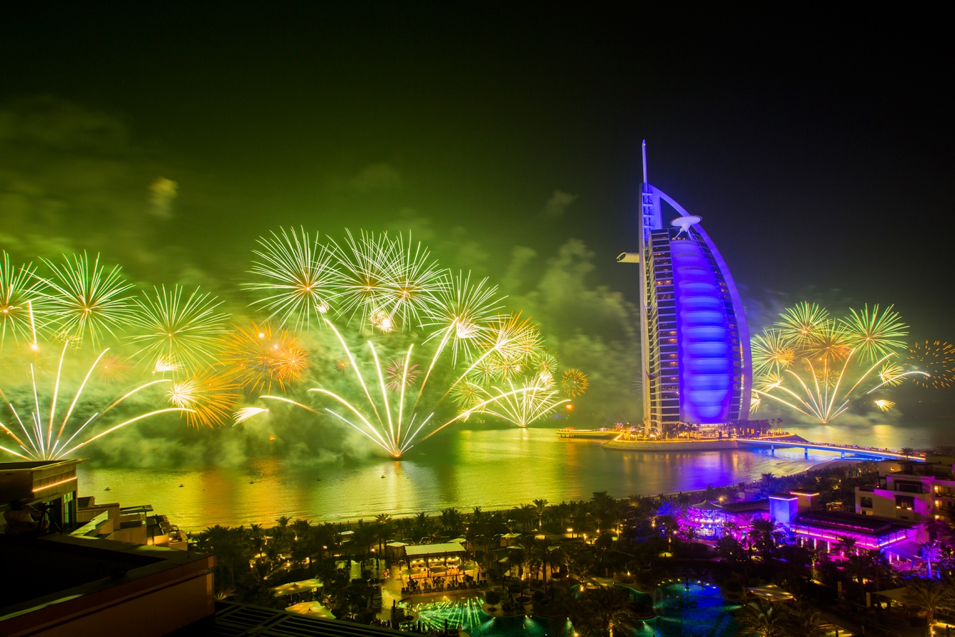 قرار عاجل من الإمارات بشأن احتفالات رأس السنة